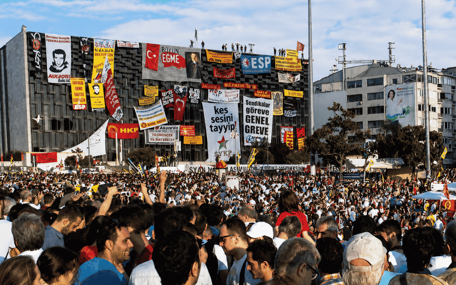 Haziran'ın Yarım Bıraktığı Cümle:
Gezi, Müşterekler ve Birlikte Yaşamanın İmkânı
 
